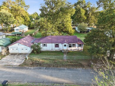 209 W Mccorkle St, Webbers Falls, OK 74470 - photo 5