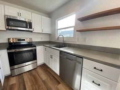 1031 SW K St, Grants Pass, OR 97526 - photo 3