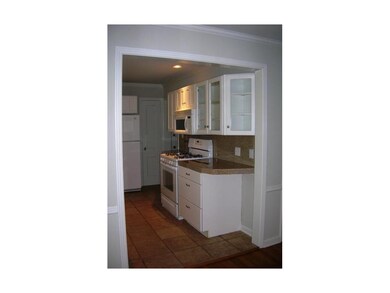 Kitchen Appliances stay - Gas Range, Frig, DW & Mi