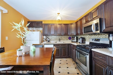 193 Skyline Dr, Staten Island, NY 10304 - photo 5