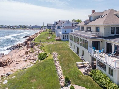 Remodeled in 2005, this 3 bedroom...