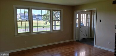 218 E Spruce St, New Holland, PA 17557 - photo 5