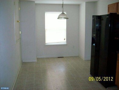 504 Thomas Cir, Norristown, PA 19401 - photo 4