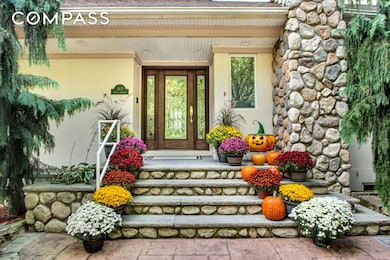 165 Swaim Ave, Staten Island, NY 10312 - photo 2