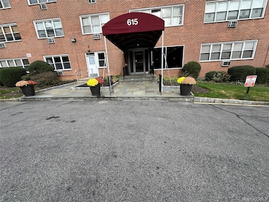 615 Palmer Rd unit 102, Yonkers, NY 10701 - photo 3