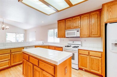 18195 Deauville Dr, Victorville, CA 92395 - photo 6