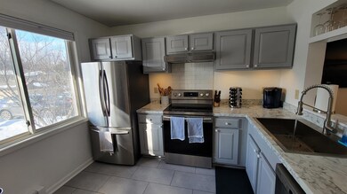 47 Overlook Dr, South Burlington, VT 05403 - photo 2