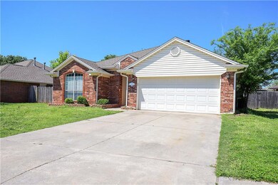 4100 Gyrfalcon Dr, Norman, OK 73072 - photo 2