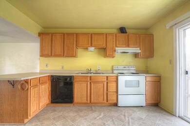 909 SW Central Ave, Grants Pass, OR 97526 - photo 2