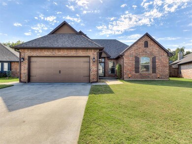 2308 Wimberley Creek Dr, Moore, OK 73160 - photo 4