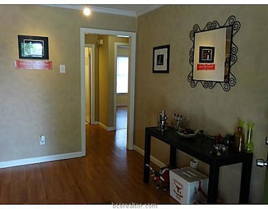 Entry/Foyer.