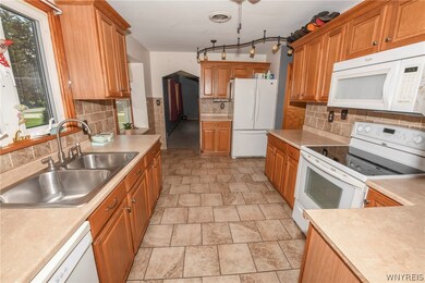 7278 Knoll Dr, North Tonawanda, NY 14120 - photo 6