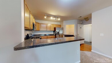 2773 S Knightsbridge Cir unit 64, Ann Arbor, MI 48105 - photo 6