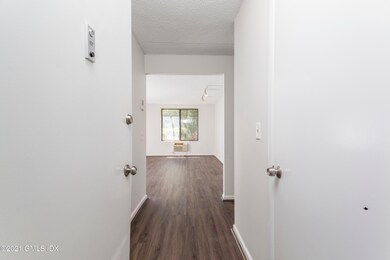 Greenwich Green unit 107, Old Greenwich, CT 06870 - photo 3