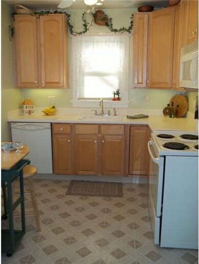 330 Broomall St, Folsom, PA 19033 - photo 6