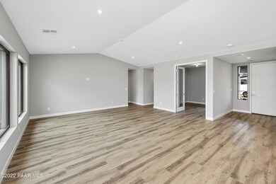 004_Living Room