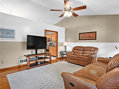 21 Ashwood Dr, Asheville, NC 28803 - photo 6