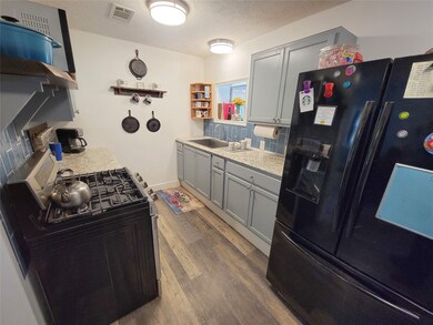 214 N 1st St, Alvin, TX 77511 - photo 5