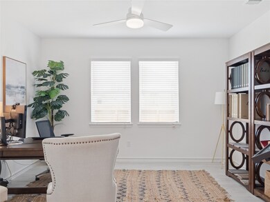 901 Kingwood Dr, League City, TX 77573 - photo 4