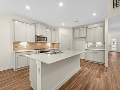 14303 S Hawthorne Hollow Ct, Conroe, TX 77384 - photo 6