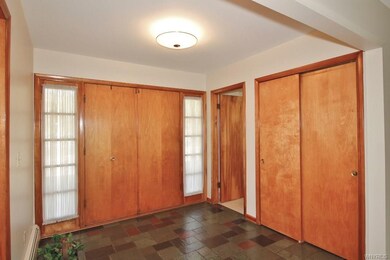 WITH DOUBLE GUEST CLOSET