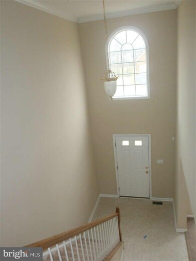 13104 Crossview Ct, Beltsville, MD 20705 - photo 2