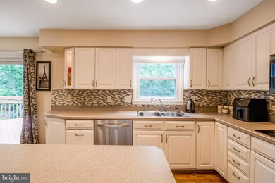 13656 Spinning Wheel Dr, Germantown, MD 20874 - photo 7