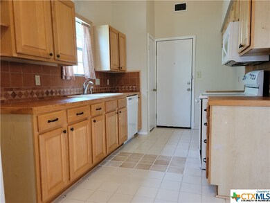 609 Dartmouth St, San Marcos, TX 78666 - photo 2