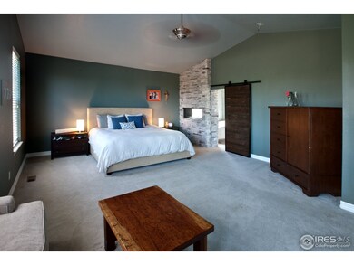 Dreamy Master w/ Fireplace