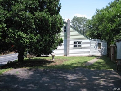 2550 Eberhart Rd, Whitehall, PA 18052 - photo 2