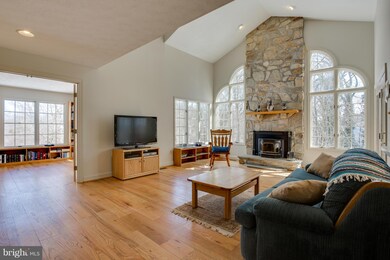 10 Spring Heath Ct, Windsor Mill, MD 21244 - photo 3