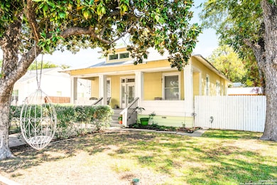 843 Cross St, New Braunfels, TX 78130 - photo 3