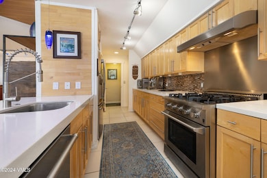16_eaglevail_rd_a3_interior_kitchen_b