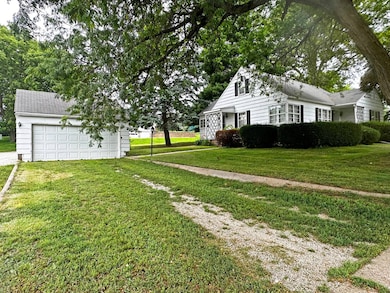 907 Nodaway St, Corning, IA 50841 - photo 2