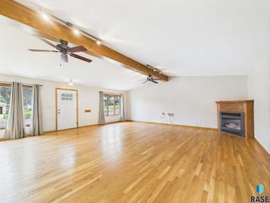 716 E 32nd St, Sioux Falls, SD 57105 - photo 2