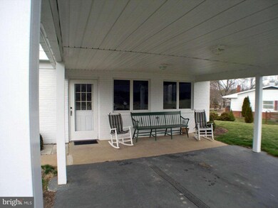 104 N Whissen St, Edinburg, VA 22824 - photo 5