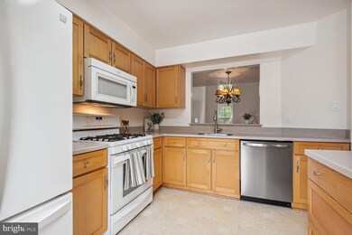 8305 Southern Oaks Ct, Lorton, VA 22079 - photo 3