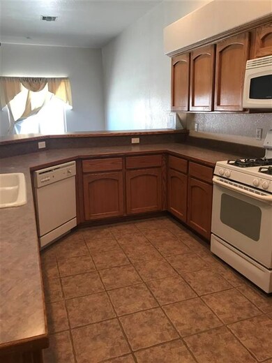 10634 E 39th Ln, Yuma, AZ 85365 - photo 6