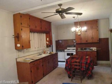 509 S Chatham Ave, Siler City, NC 27344 - photo 4