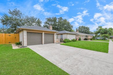 7214 Leaning Oak Dr, Houston, TX 77088 - photo 4