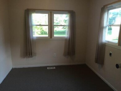 unlisted-address, Newton, IA 50208 - photo 5