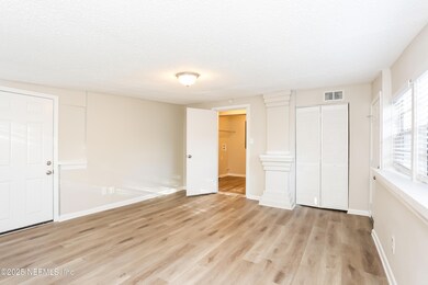 003-photo-living-room-11525009