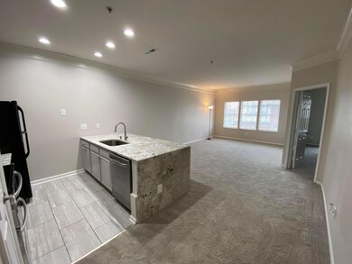 Kitchen : Family Room