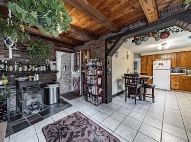 281 Morgan St, South Hadley, MA 01075 - photo 3