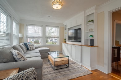 9 Grand St, Reading, MA 01867 - photo 5