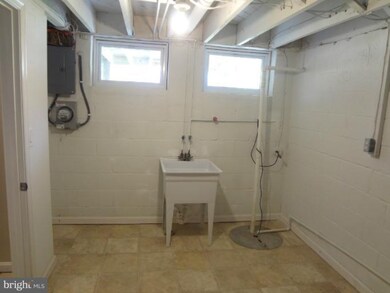 1213 Linkside Dr, Parkville, MD 21234 - photo 2