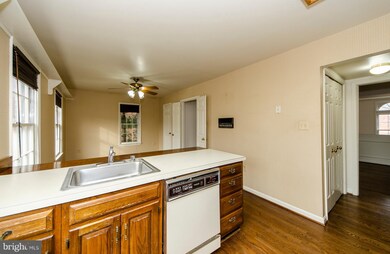 5918 Munson Ct, Falls Church, VA 22041 - photo 7