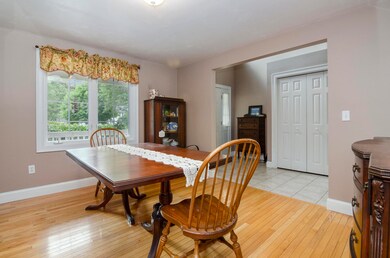005-photo-formal-dining-room-7378400