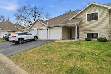 14407 Fairway Dr unit 122, Eden Prairie, MN 55344 - photo 2