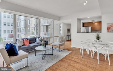 The Crescent unit 405, Silver Spring, MD 20910 - photo 3